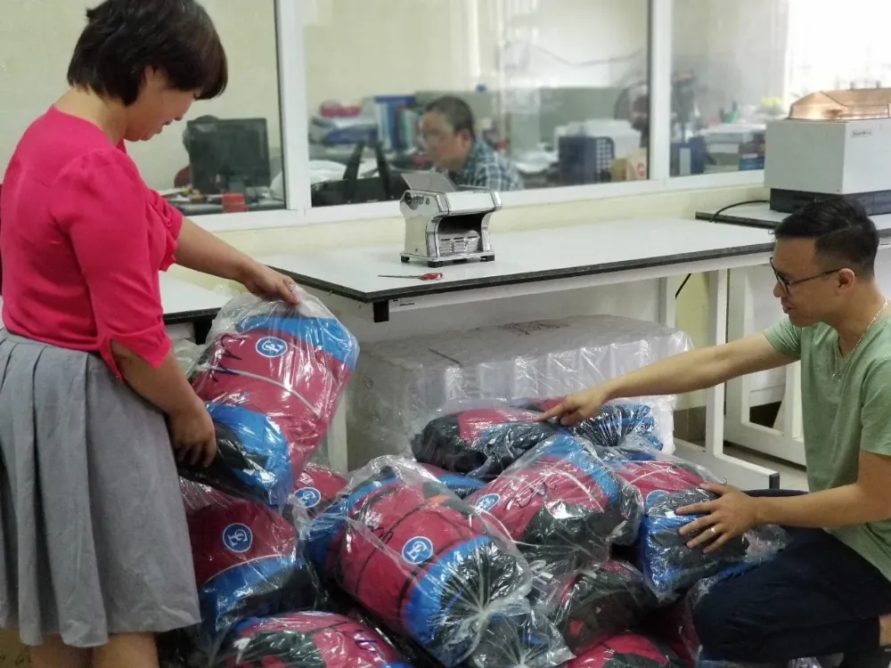 Chia Sẻ Tấm Lòng Với Đồng Bào Miền Trung