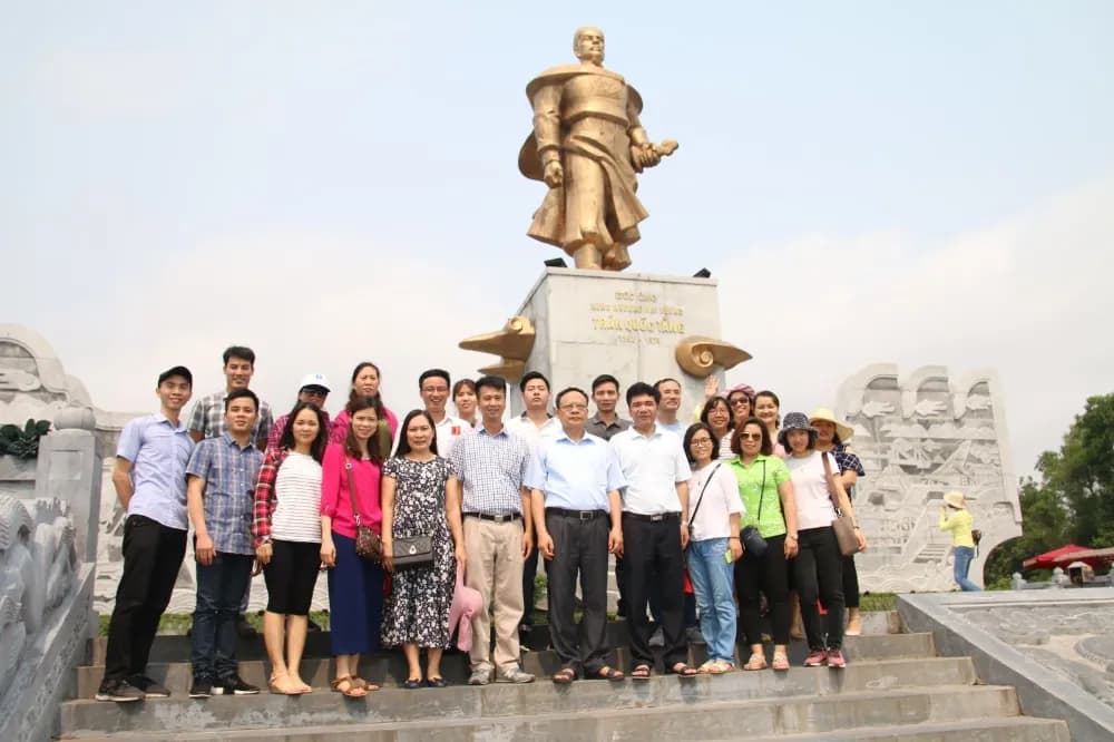 Đoàn Viện Công Nghiệp Thực Phẩm Tham Quan Đền Cửa Ông, Đảo Quan Lạn