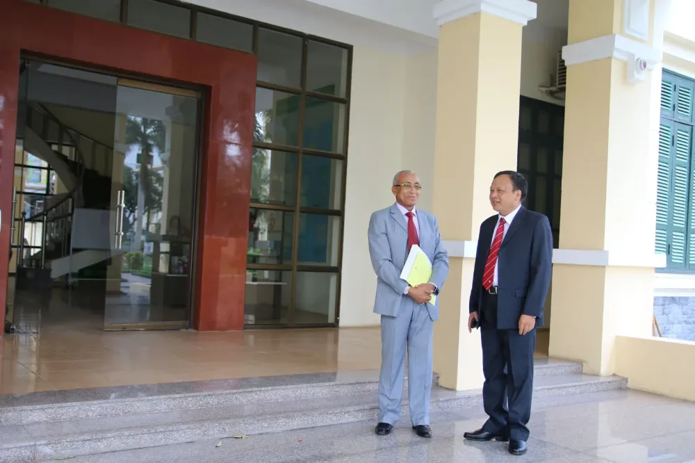 Quốc Vụ Khanh Bộ Công Nghiệp Angola Đến Thăm Và Làm Việc Với Viện Công Nghiệp Thực Phẩm